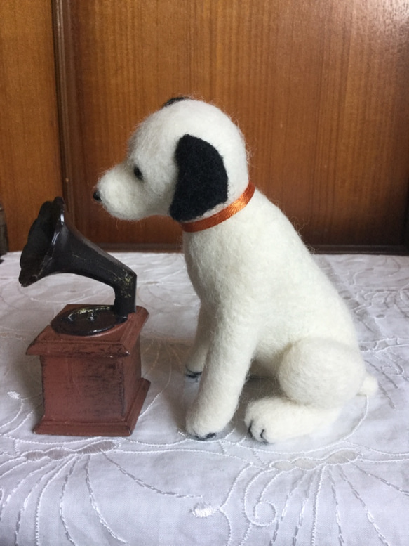 羊毛フェルト 蓄音機の犬 2 2枚目の画像