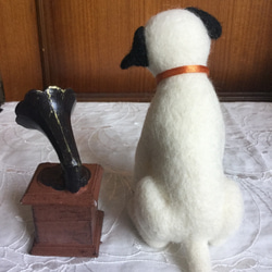 羊毛フェルト 蓄音機の犬 2 3枚目の画像