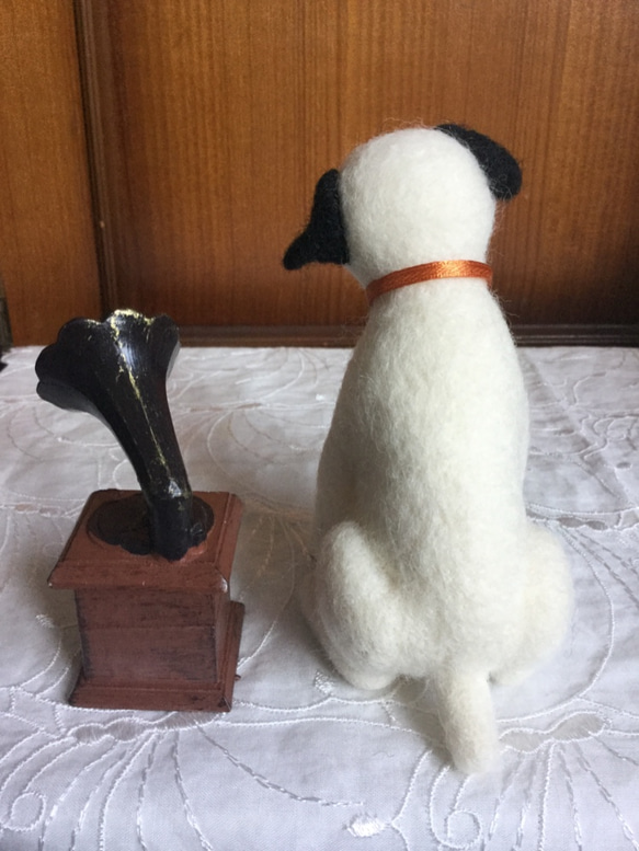 羊毛フェルト 蓄音機の犬 2 3枚目の画像