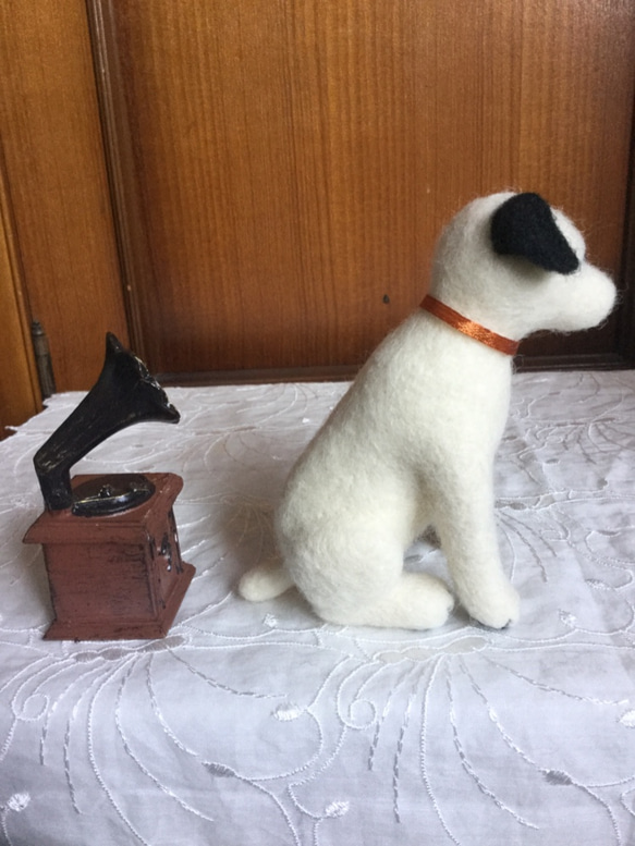 羊毛フェルト 蓄音機の犬 2 5枚目の画像