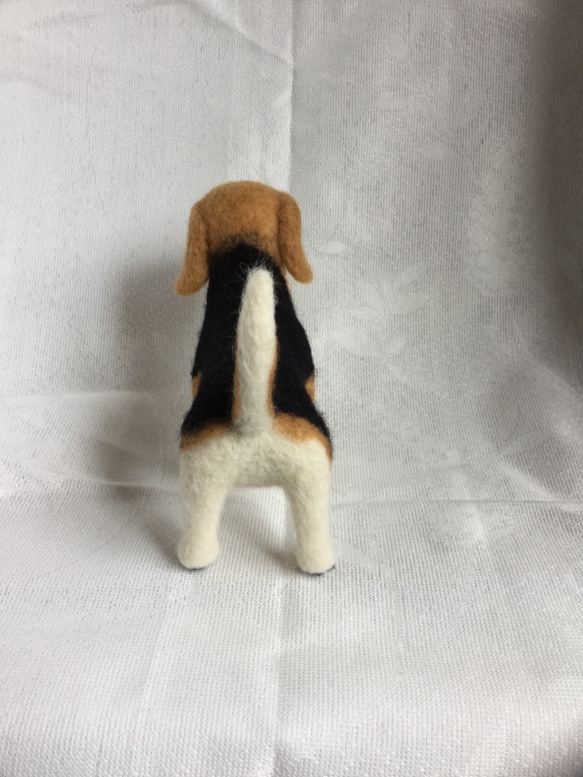 羊毛フェルト 犬 ビーグル 立ち姿 3枚目の画像