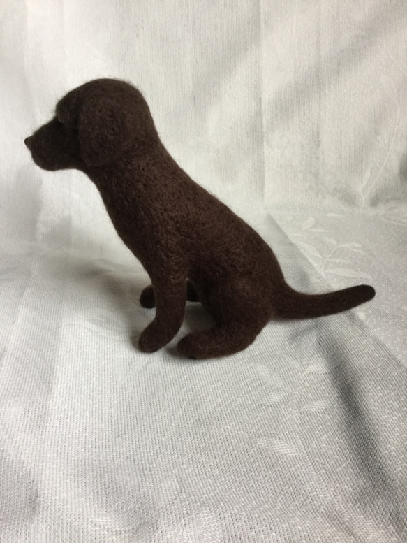 羊毛フェルト 犬 ラブラドールレトリバー チョコ 色濃いめ 4枚目の画像