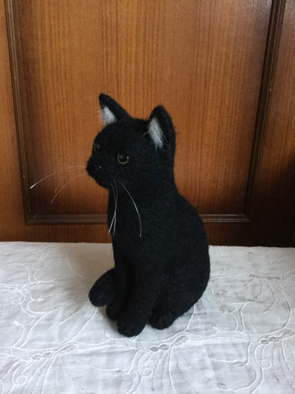 羊毛フェルト 黒猫 3枚目の画像