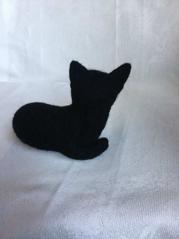 羊毛フェルト 黒猫 3枚目の画像