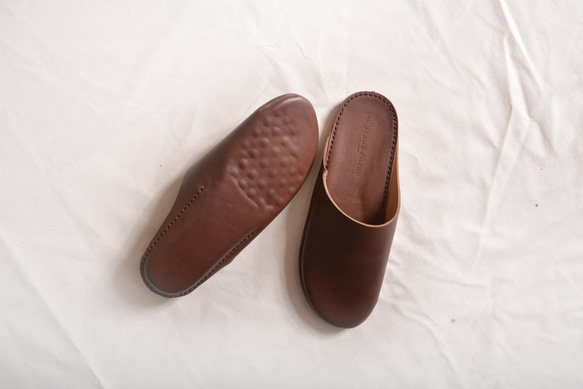 CYC Handmade Shoes 全牛皮居家鞋 / 咖啡色 / 全尺碼 第1張的照片