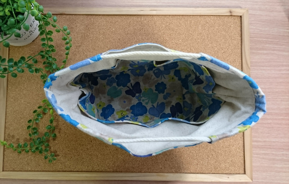 ハンドメイド バッグインバッグ 北欧風 ブルー お花とちょうちょ 3枚目の画像