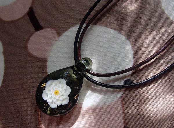 ガラスのペンダント