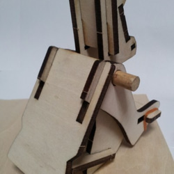 重力を使ってトコトコ自分で歩くモアイの組み立てキット 2枚目の画像