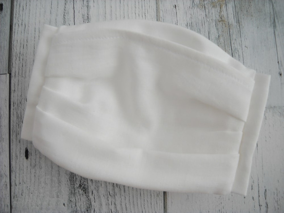 【オーガニックコットンの白いマスク】　ホワイトのダブルガーゼ　ポケット付き立体プリーツマスク 2枚目の画像