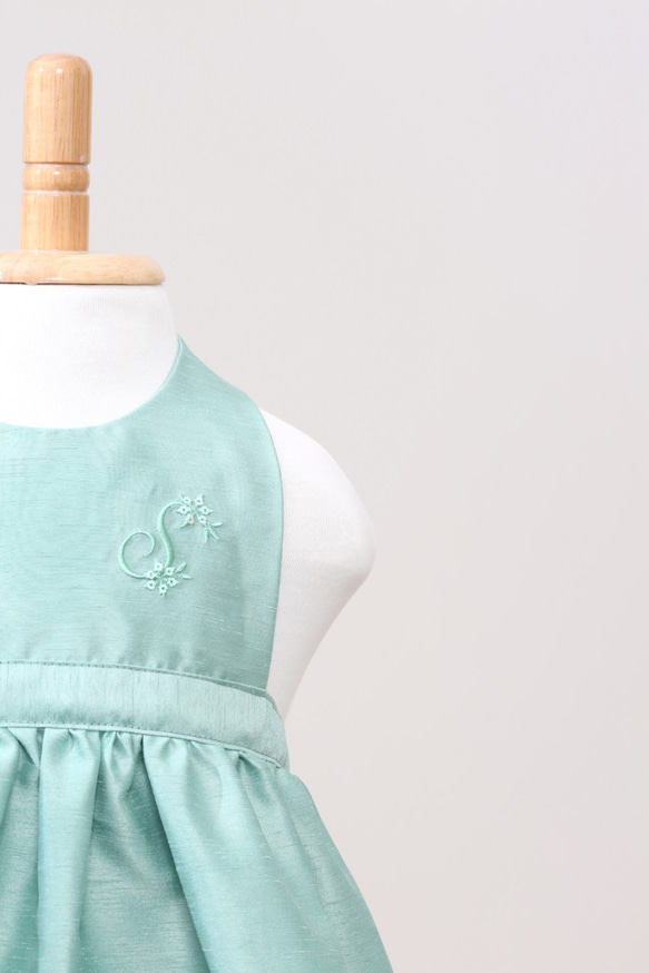 イニシャル刺繍入り お嬢様エプロン グリーン 80・90サイズ スタイ