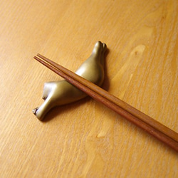 はしやすめ（漆塗り箸置き）　太っちょ金寝子（ネコ） 2枚目の画像