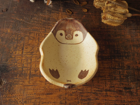 エンペラーペンギンヒナ 豆皿（マット釉） 1枚目の画像