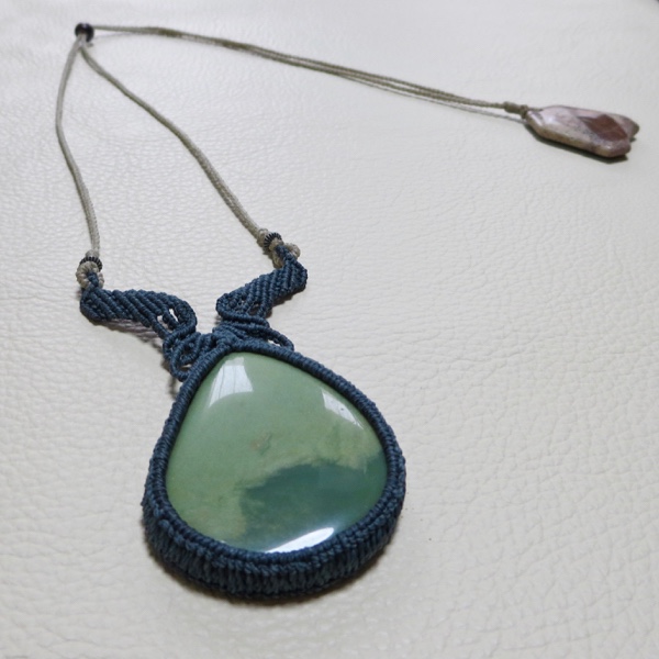 アゲートのマクラメネックレス