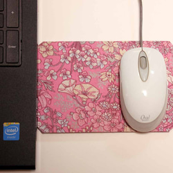 ノートPCの端っこで使うマウスパッド・花のファンタジー 2枚目の画像