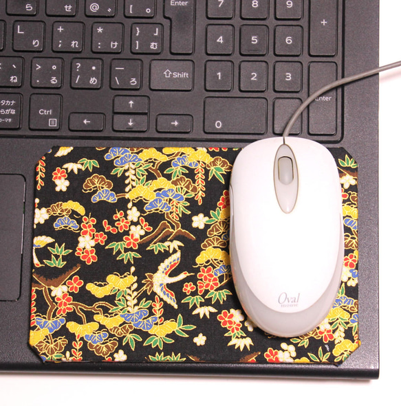 ノートPCの端っこで使うマウスパッド・和柄ツル 3枚目の画像