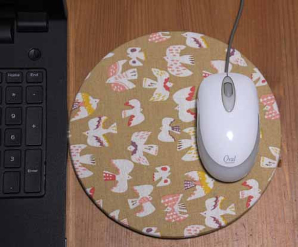 使いやすいマウスパッド・とりとぶ丸型 2枚目の画像