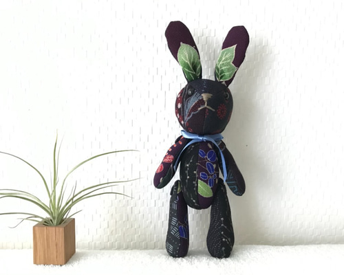 ビンテージ着物リメイク*うさぎ*ぬいぐるみ 黒・紫地 その他