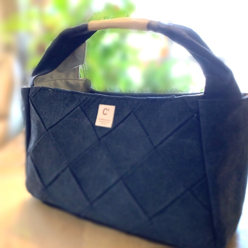 手編みSASAWASHI バンブーハンドルのトートバッグ(紺×青) トートバッグ