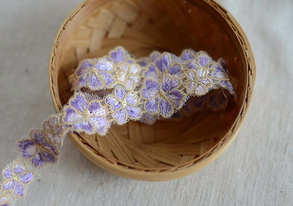 紫色のお花の刺繍レース 幅2cm/長さ1m〜 1枚目の画像