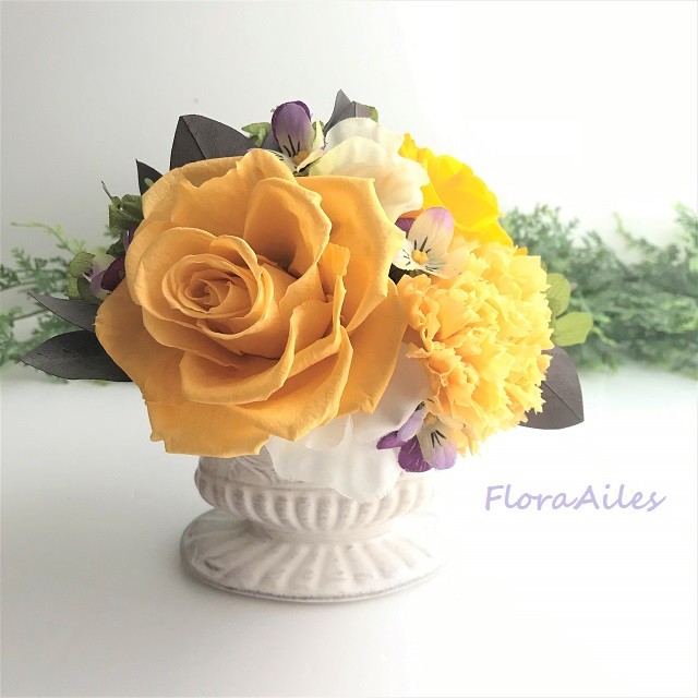 香りのサプライズ♪【メッセージカード無料】真紅のローズとカーネーションでエレガントなアレンジ