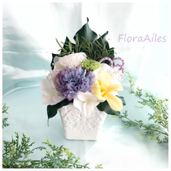 香りのサプライズ♪【メッセージカード無料】立派なボックス入り和風のお花はお供え花や仏花で偲ぶ思いを形にします♪ 1枚目の画像