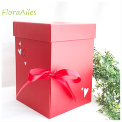 sold赤いハート柄のボックスに嬉しいお花のアレンジの贈り物♪【メッセージカード無料】 3枚目の画像