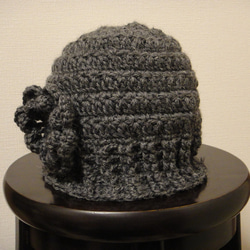 ニット帽（グレー同色モチーフ） 1枚目の画像