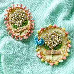 パールの花束　ブローチ　刺繍　パステル　蝶々　ビーズ刺繍　ロゼット　コサージュ　手刺繍　花 4枚目の画像