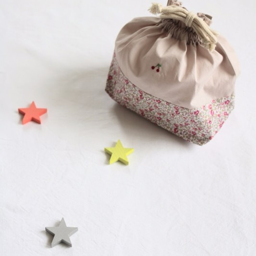 日本製】モンテッソーリ教師が作ったさくらんぼ刺繍のお弁当袋