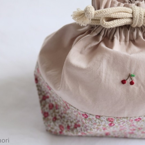 日本製】モンテッソーリ教師が作ったさくらんぼ刺繍のお弁当袋