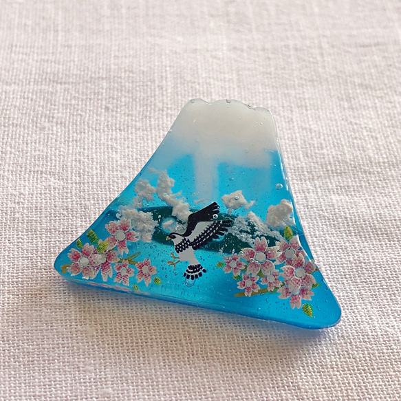 Mt. Fuji胸針與櫻花和苔蘚 第1張的照片