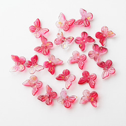 18個・ラズベリー・蝶々・ガラスチャーム・20100882 1枚目の画像