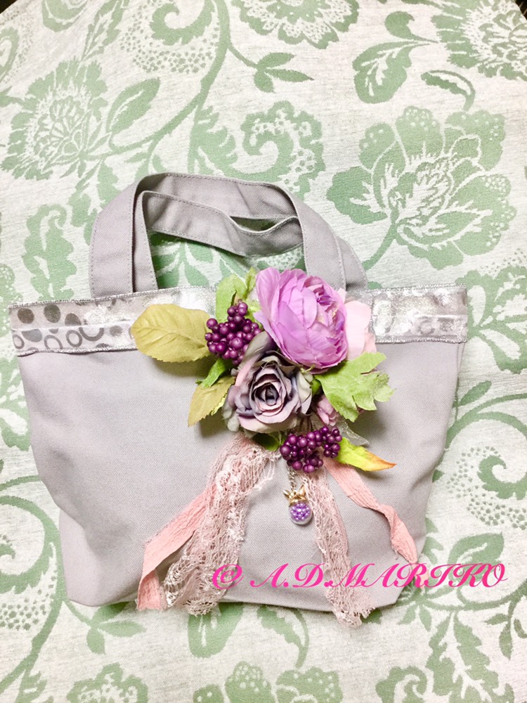 薔薇とウサギ のブーケ付きミニトートバッグ g