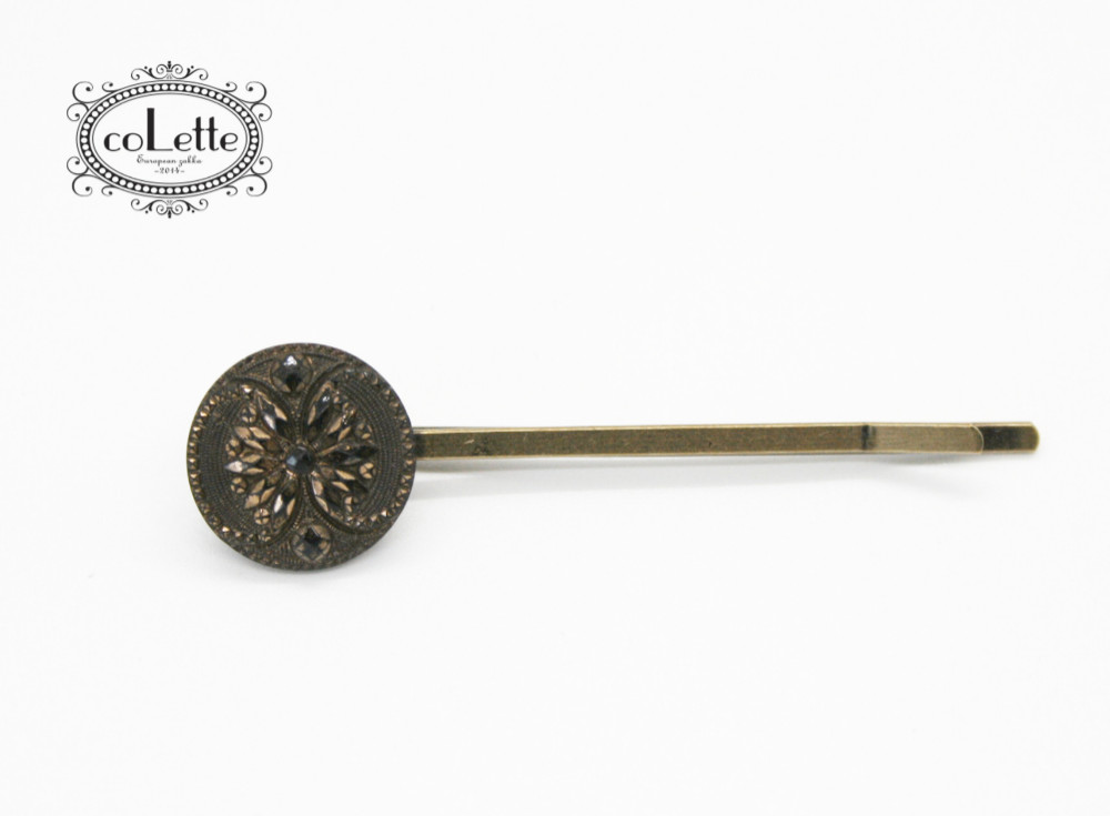 アンティークラスターボタンヘアピン／黒ラスター・蝶にも見える模様ボタン(ARBP-007)