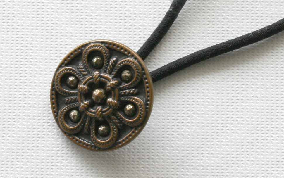 アンティークボタンヘアゴム／フラワーロープ・カットスチールボタン２（AB-012）