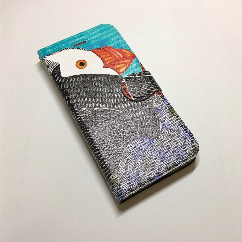 海風をまとう陽気な旅人｜エトピリカ・マルネリオの帯ありiPhoneケース