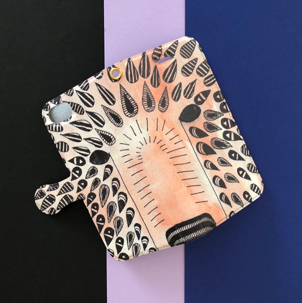 静寂の森で目覚める勇気──ヒグマ・ホノモルの帯あり手帳型iPhoneケース