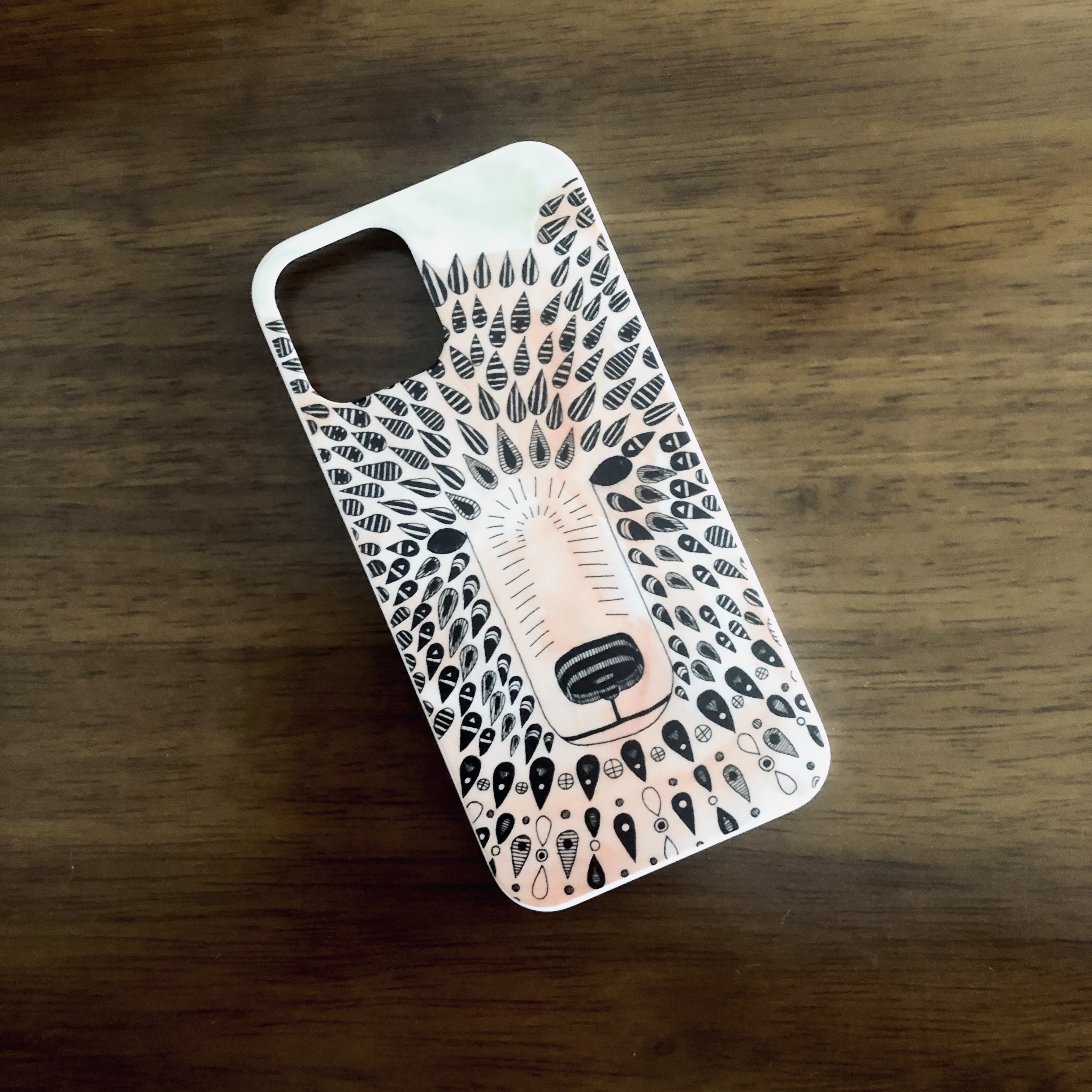 木陰に隠れたヒグマの恋心｜ヒグマ・ホノモルの背面iPhoneケース