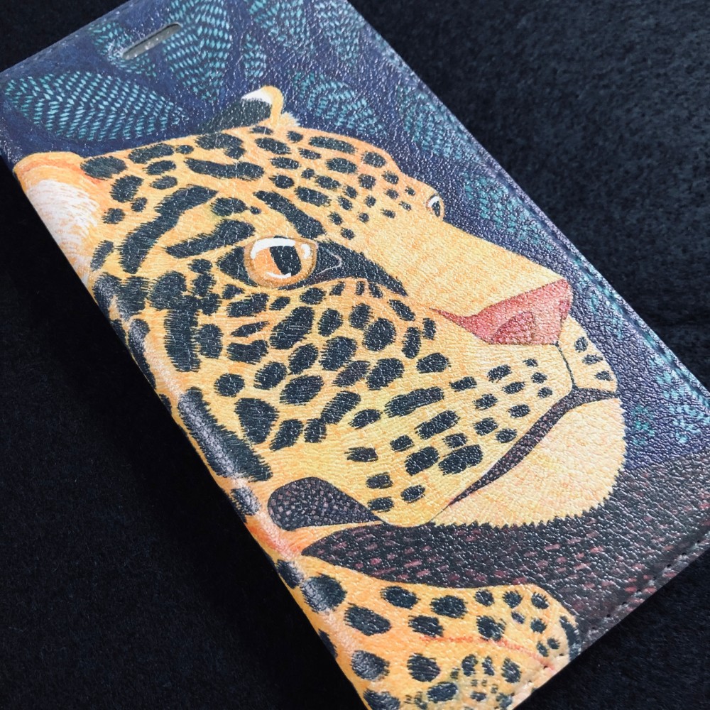 カルバ静寂録｜帯なし手帳型iPhoneケース（ジャガー）