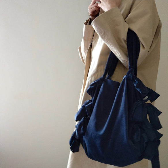 燈芯絨蝴蝶結托特包 Ribbon Tote (S) | 深藍 第1張的照片