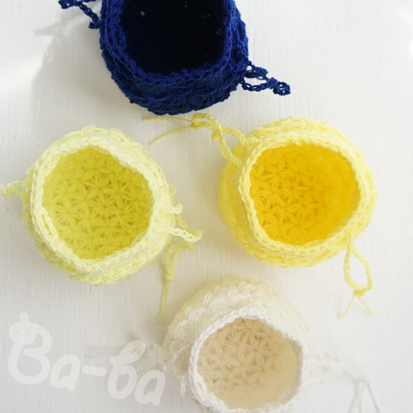 ばあば作、細かいリフ編みの豆巾着 （jaune brillant・KPPPR6） 6枚目の画像