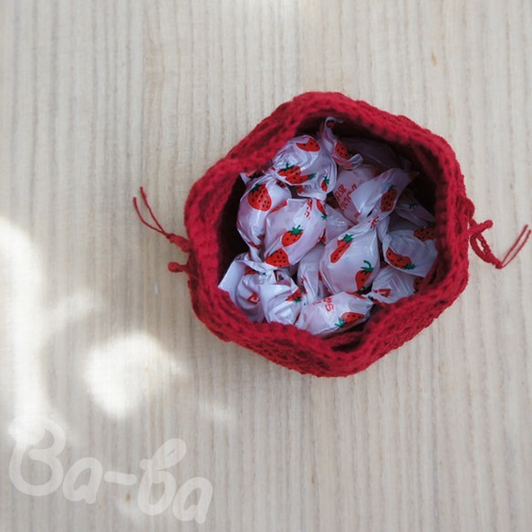 ばあば作、細かいリフ編みのちび巾着（tomato・KPR3） 4枚目の画像