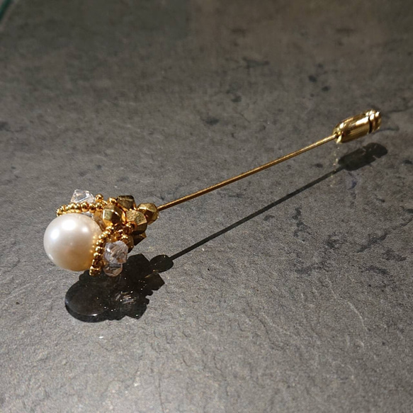 淡水真珠とクリスタルビーズ の ピンブローチ 〈ハットピン〉 ブローチ