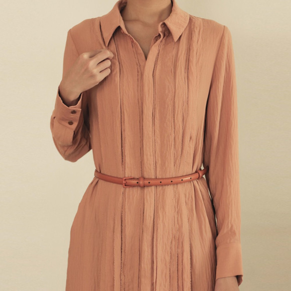 粉橘色 質感下垂 直條層次 襯衫款 連衣裙 附送腰帶 連身裙 洋裝 第9張的照片