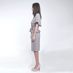 高雅圓領披肩背心洋裝連衣裙 多款穿法 灰色布料手感柔軟懸垂 第3張的照片