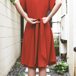 女裝橘紅色 闊帶子束腰垂紡連衣裙 連身裙 洋裝 跌肩 第9張的照片