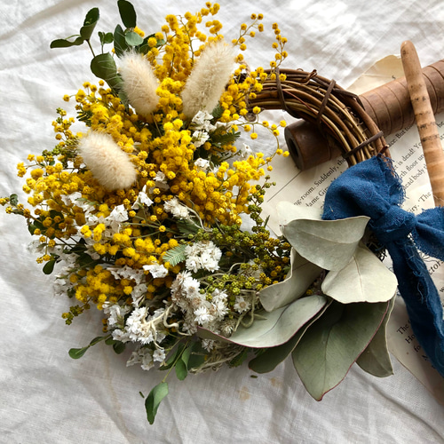 ミモザとレモンのハーフリース　春リース　ユーカリ　造花 ミモザとレモンのハーフリース 春リース ユーカリ 造花 春の訪れ
