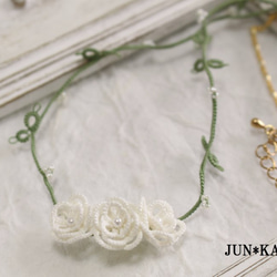 タティングレースの薔薇のネックレス（ホワイト） 1枚目の画像