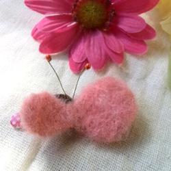羊毛フェルトのバタフライパッチン留め　ピンク 1枚目の画像