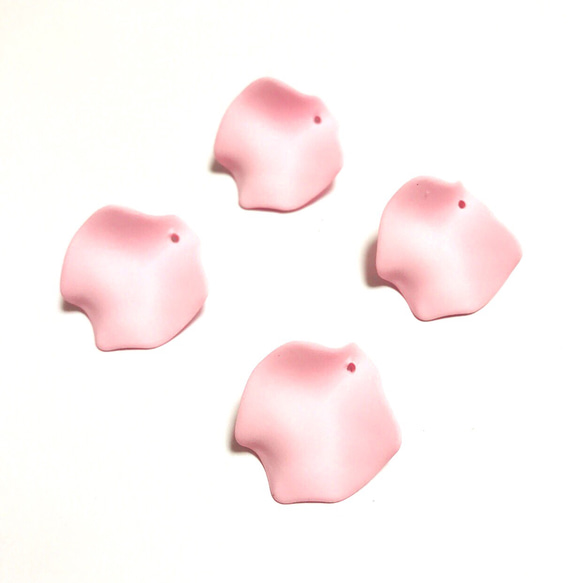「#3545」 カラー 花びら チャーム パーツ(ピンク) ✴︎5枚セット 1枚目の画像